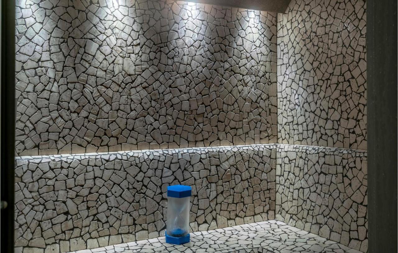 Gorgeous Home In Magliolo-Finale Ligure Extérieur photo